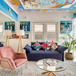 Harbourside Pad With Waterfront Views